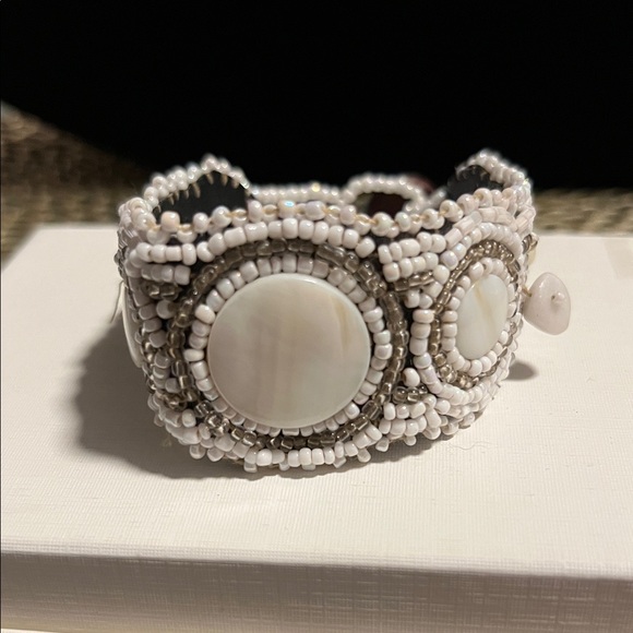JTV Mother of Pearl Beaded Bracelet with White Accents-EUC - Picture 1 of 6